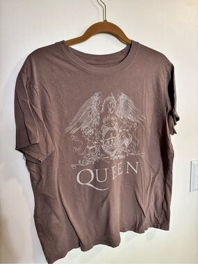 Queen Abercrombie &Fitch Graphic Tee - Dusty Mauve